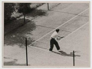 Anthony Eden spielt Tennis in Genf. Anthony Eden