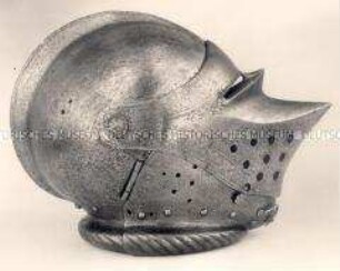 Geschlossener Helm, sog. Burgunderhelm