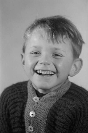 Ein lachender Junge (Lothar)