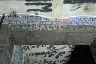 Raum 208 Ostwand Tür 05