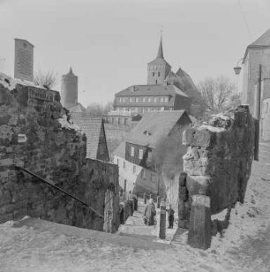 Bautzen Winterbilder : Bautzen. Fischerpforte. Blick zur Alten Wasserkunst und Michaeliskirche. Winteraufnahme
