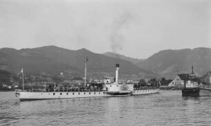 Personen-Seitenraddampfer "John Penn" (1864, Werft Blasewitz) in Fahrt stromauf bei Wannow (Vaňov)