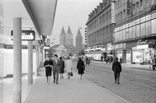 Kassel: Obere Königsstraße mit Türmen der St. Martinskirche
