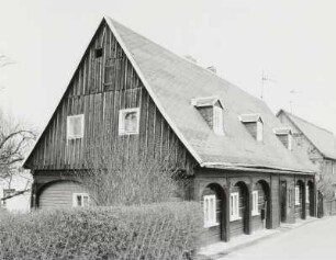 Neugersdorf, Umgebindehaus : Neugersdorf. Wohnhaus (1. Hälfte 19. Jahrhundert), Auenstraße 4. Straßenansicht