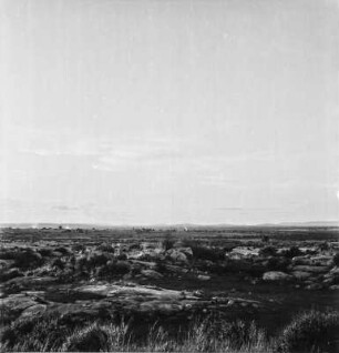 Felsige Steppe : Von Felsen durchzogene Steppe nahe Kahama