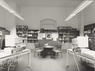 Sächsische Landesbibliothek - Staats- und Universitätsbibliothek Dresden. Außenstelle Deutsche Fotothek. 1. Obergeschoss. Dienstzimmer Referat Fachreferenten (Fachreferate Architektur, Musikgeschichte, Malerei/Grafik und Kunsthandwerk/Plastik) : Dresden-Neustadt, Bautzner Straße 19. Sächsische Landesbibliothek - Staats- und Universitätsbibliothek Dresden. Außenstelle Deutsche Fotothek. 1. Obergeschoss. Dienstzimmer Referat Fachreferenten (Fachreferate Architektur, Musikgeschichte, Malerei/Grafik und Kunsthandwerk/Plastik)