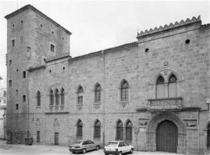 Casa de las dos Torres & Palacio de los Monroy