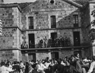 Jotatanz : Jota tanzende Personen in Barbadillo de los Herreros