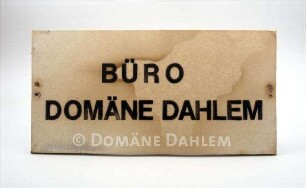 Hinweisschild "Büro Domäne Dahlem"