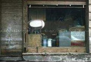 Trödler-Schaufenster in Berlin-Prenzlauer Berg