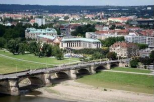 Dresden-Altstadt. Blick von der Kuppel der Frauenkirche über die Augustusbrücke zur Neustadt
