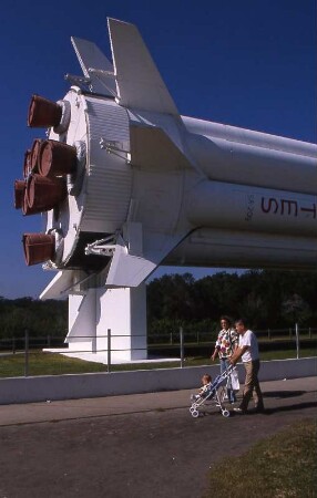 Florida 1989, Familie vor Rakete in Cape Caneveral