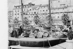 Im Hafen : Im Hafen von Split.