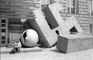 Ib Berlin-Charlottenburg : Ib Berlin-Charlottenburg, Hardenbergstrasse, Installation vor der Hochschule für Künste