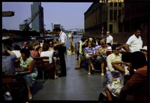 Duisburg, Ruhrort: Hafenrundfahrt, an Deck im Außenhafen