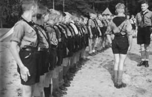 Zittau. Zeltlager der Hitlerjugend. Morgenappell