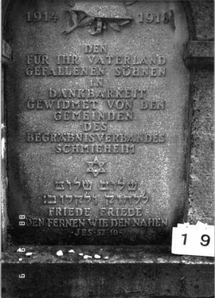 Grabstein 1914 (Index: 100096634) Besonderheit: kulturhistorisch wertvoll / hist.-wiss. Gründe (Ehrenmal); - keine Maßangaben: Grabstein 1914 (Detailaufnahme 1)
