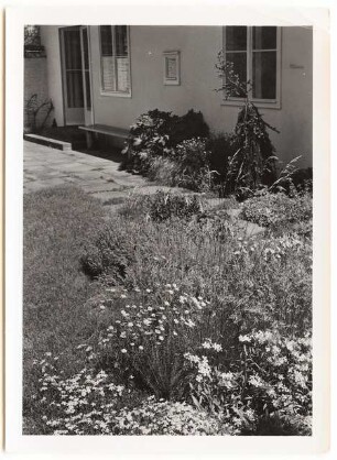 Garten Elsbeth Heddenhausen, Berlin-Zehlendorf: Wohnhaus Terrasse Plattenweg