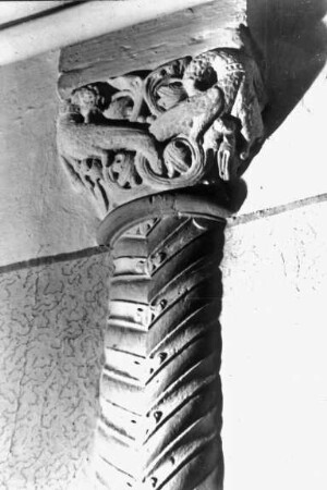 Halle (Saale), Neue Residenz, Ostflügel, romanische Säule