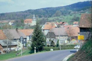 Ortseingang aus Richtung Bischofrod, Blick über den Ort