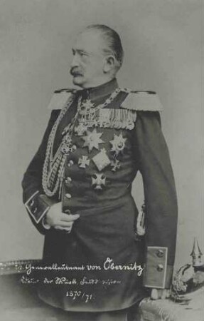 Hugo von Obernitz, General, Kommandeur der Württ. Felddivision 1870/71, stehend, in Uniform des preuss. Grenadier-Regimentes Nr. 4 mit Orden, Brustbild in Halbprofil