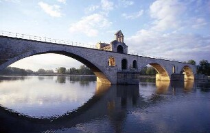 Avingnon - Historische Brücke : Die historische Brücke über die Rhône. Aufgenommen 2001 in Avignon