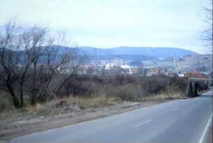 Straße und Eisenbahnbrücke; Ort