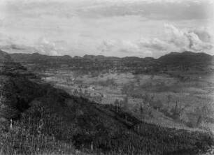 Becken von Bukittingi : Blick auf den nördlichen Teil das Becken von Bukittingi (früher: Fort de Kock).