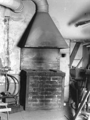 Dresden-Hellerau, Moritzburger Weg 68. Deutsche Werkstätten Hellerau. Werkhalle. Feuerstelle