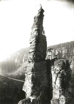 Sächsische Schweiz, Bielatal. Dürrebielenadel. Seilschaft Max Matthäus am Alten Weg (V)