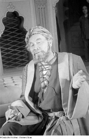 Szenenbilder aus dem Stück "Nathan der Weise" von Gotthold Ephraim Lessing im Deutschen Theater Berlin : Paul Wegener als Nathan