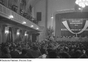 Blick in die Kongresshalle mit den Teilnehmern des Deutschen Kulturgesprächs