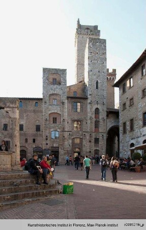 Piazza della Cisterna, San Gimignano