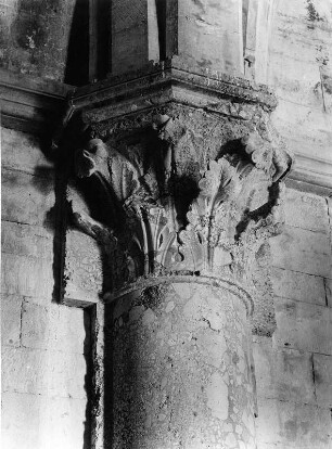 Castel del Monte. Burg (um 1240/um 1250). Inneres. Kapitell in einem Raum des Untergeschosses