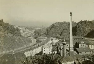 Plauenscher Grund : Dresden. Blick vom Kanapee talabwärts über den Plauenscher Grund und die Brauerei Felsenkeller sowie den Haltepunkt Dresden-Plauen nach Norden in die Elbtalweitung