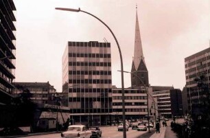 Hamburg: Ost-West-Straße mit St. Petri