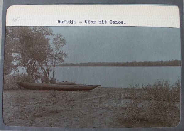 Rufidji- Ufer mit Canoe