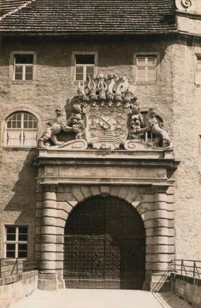 Schloss Hartenfels : Haupttor mit Kursächsischem Wappen