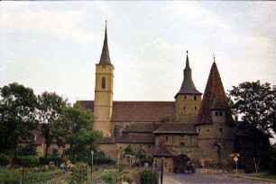 Iphofen: Rödelseer Tor, Außenansicht mit Pfarrkirche
