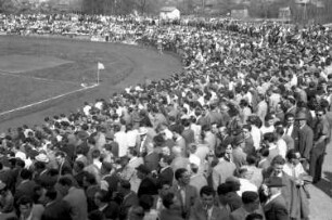 Freiburg: Mösle-Stadion; Publikum beim [Spiel]