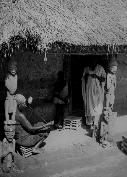 Foumban, le nom de la marque. Artisan filant Le Coton