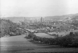 Freital-Döhlen. Stadtansicht mit Gussstahlwerk Döhlen. Blick von Zechels Höhe