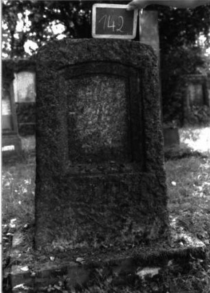 Grabstein 142 Texttafel fehlt: Grabstein 142