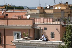 Rom - Häuser neben der Spanischen Treppe : Balkon neben der Spanischen Treppe. Aufgenommen in Rom im April 2004