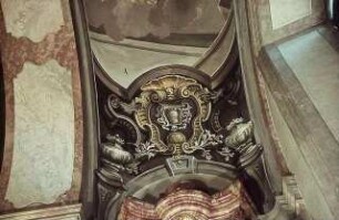 Heiliger Priester von Dämonen geplagt