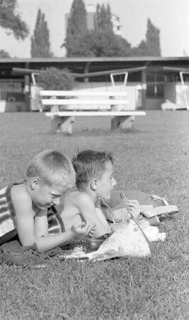 Spätsommertag im Freibad Rüppurr.