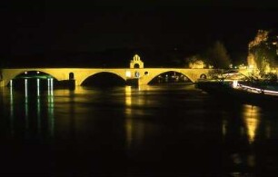 Avignon - Die historische Brücke nachts : Die historische Brücke in der Nacht. Aufgenommen 2001 in Avignon