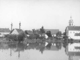 Ortskern mit Dorfkirche bei Hochwasser der Kipper : Türchau (Turoszów (Polen)). Ortskern mit Dorfkirche bei Hochwasser der Kipper