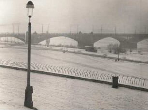 Warschau. Weichselbrücke vom Stadion aus gesehen