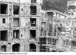 Opernhaus. Einbau der Ränge im Zuschauerraum